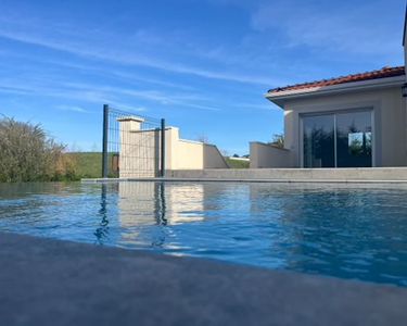 Villa recente t6 avec piscine