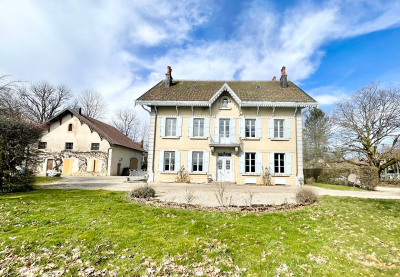 Maison 10 pièces 341 m²