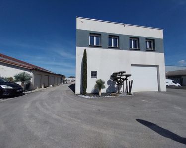 Local industriel 310 m²