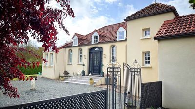 Une vie moderne et spacieuse dans cette maison individuelle très