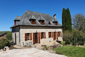 MAISON DE CARACTÈRE AVEC PISCINE EN XAINTRIE