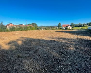 Terrain bougarber vue sur les Pyrénées