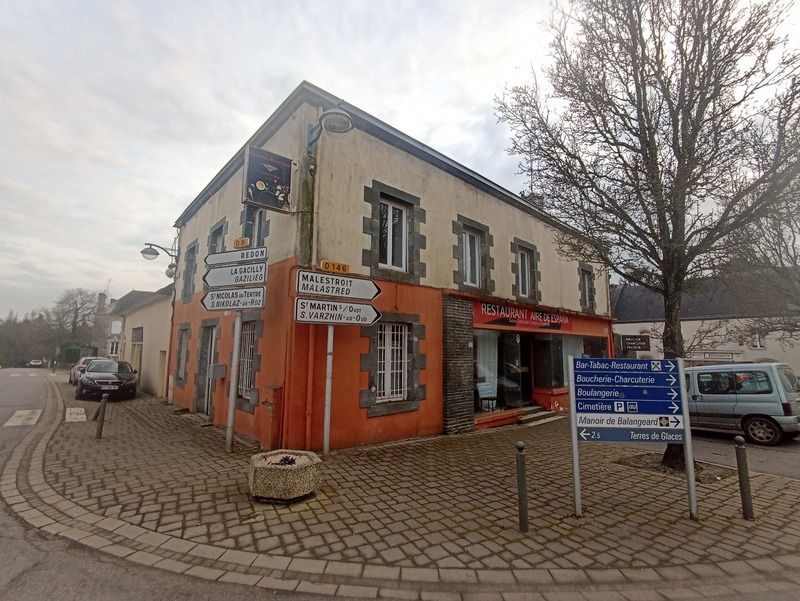 Dpt Morbihan (56), à vendre RUFFIAC immeuble - Terrain de 181