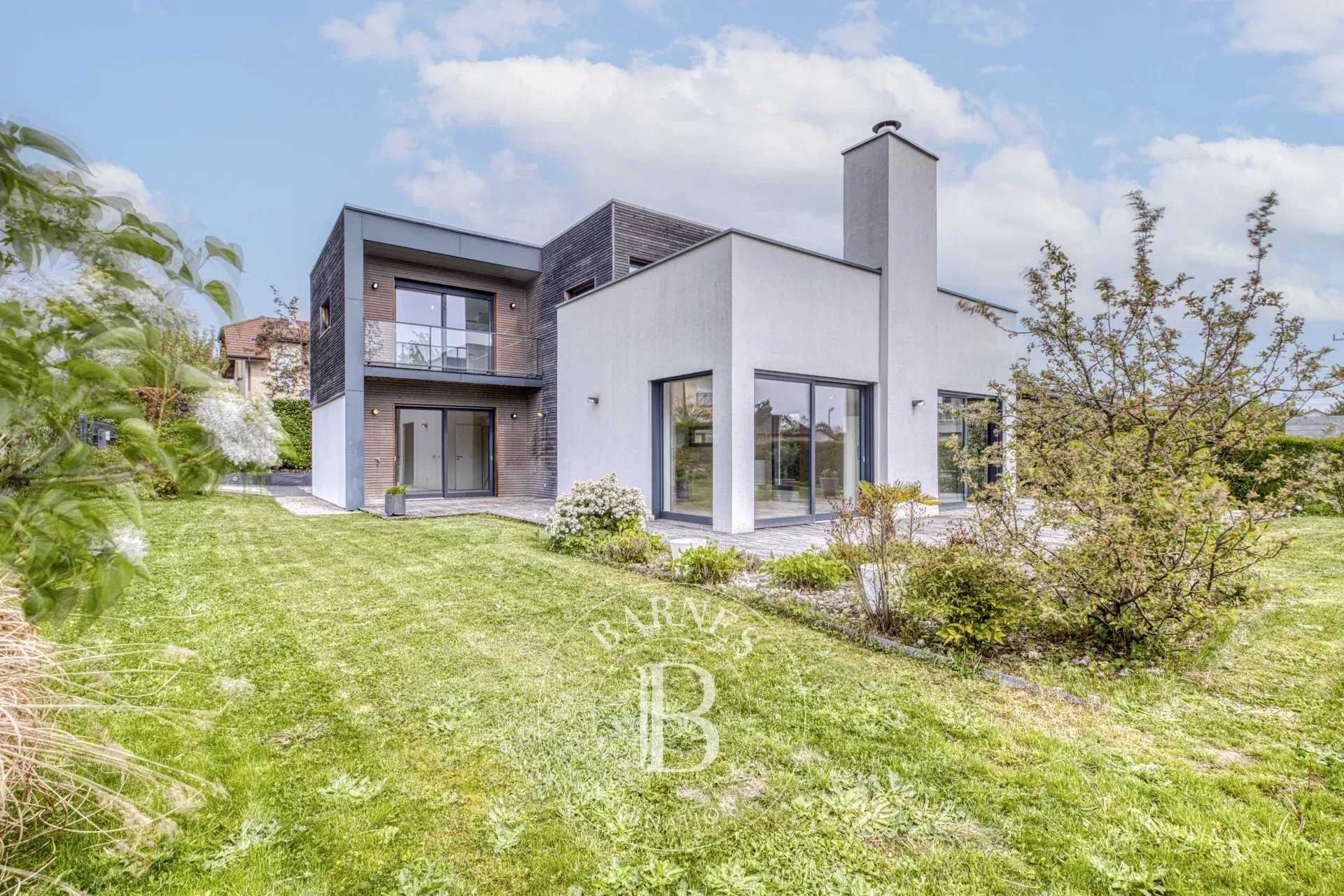 BARNES PAYS DE GEX - PREVESSIN-MOENS - VILLA ARCHITECTE QUARTIER RESIDENTIEL