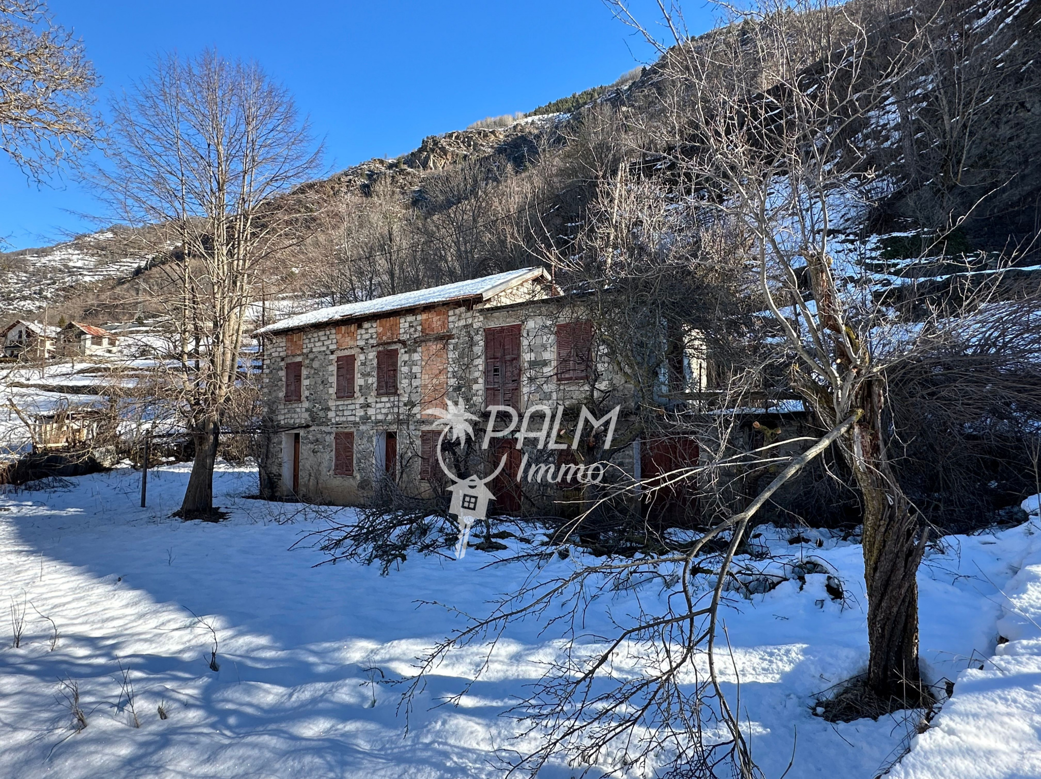 Maison en pierre à rénover, avec possibilité d'agrandissemen