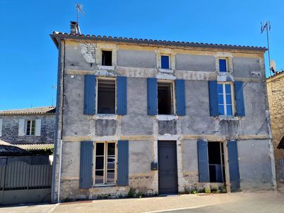 Maison de village en pierre indépendante