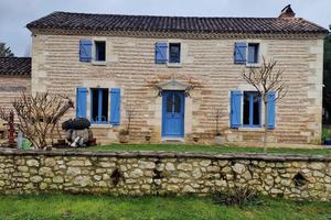 Ensemble de trois maisons et granges, avec terrain et vues !