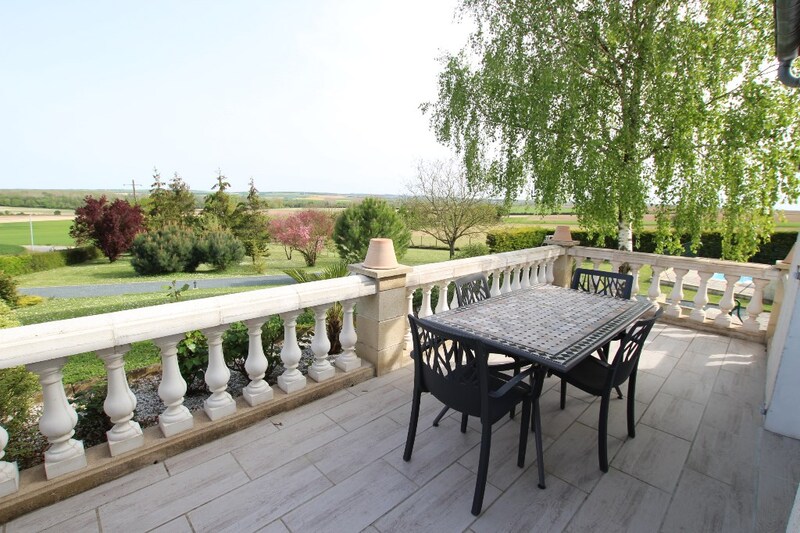 Maison Vente Saint-Jean-d'Angély 6 pièces 194 m²