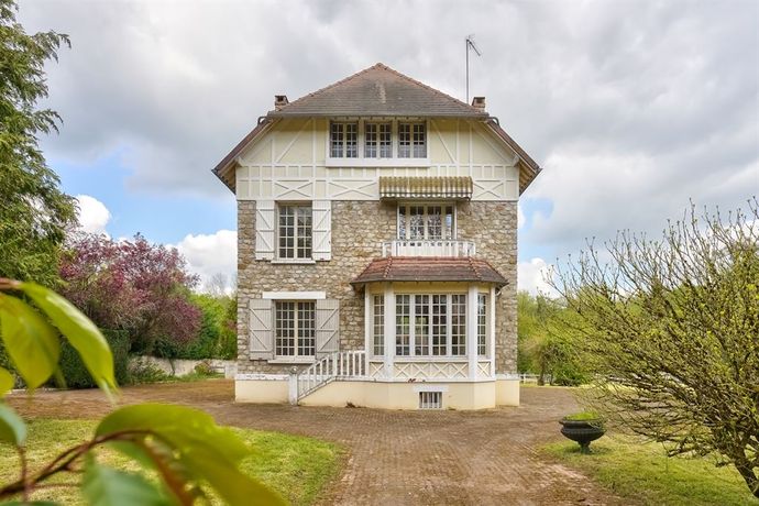 Maison 9 pièces 240 m²