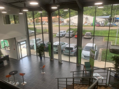 Local commercial 605 m²