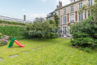 Maison 11 pièces 932 m² 