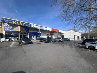 Locaux Commerciaux - VENTE DE MURS OCCUPES - 699 m² non divisibles