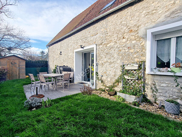 Maison de Village en Pierre avec terrasse et jardinet