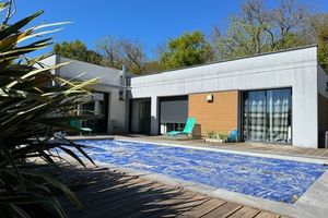 Maison contemporaine avec piscine