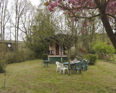 Terrain de loisirs avec chalet