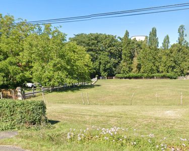 VENDS Terrain viabilisé avec accès direct à la Vienne