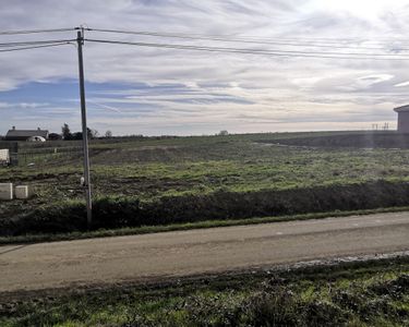 Saint-Clar - Terrain constructible viabilisé 2073 m2