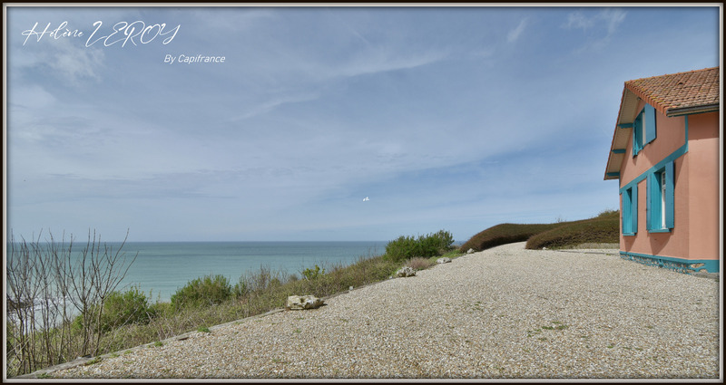 PROPRIÉTÉ DE CARACTÈRE MEUBLÉE AVEC VUE PANORAMIQUE SUR LA MER