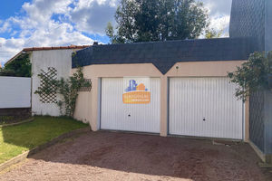 BOUGUENAIS LES COUËTS, GARAGE 42 m², TERRAIN 120 m², 