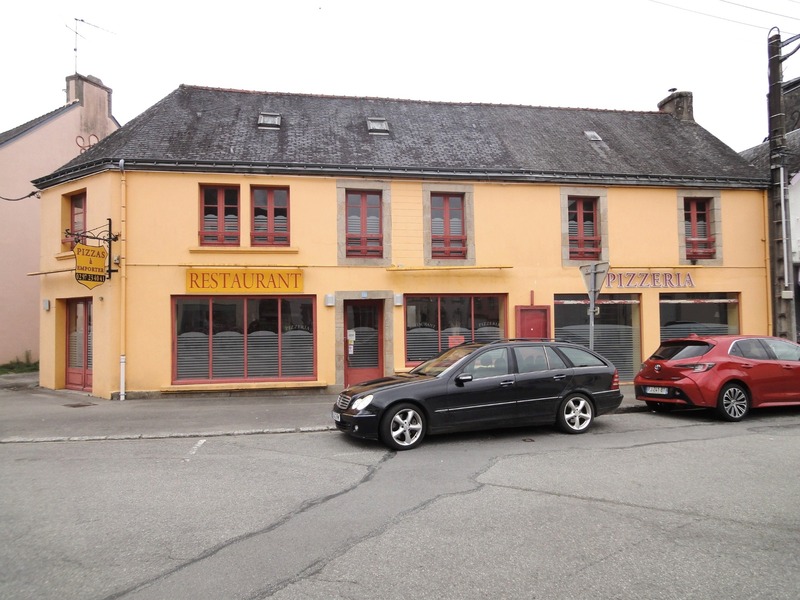 Dpt Morbihan (56), à vendre GOURIN immeuble