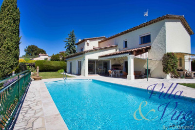 Côte d'Azur, magnifique villa vue mer au calme absolu, position