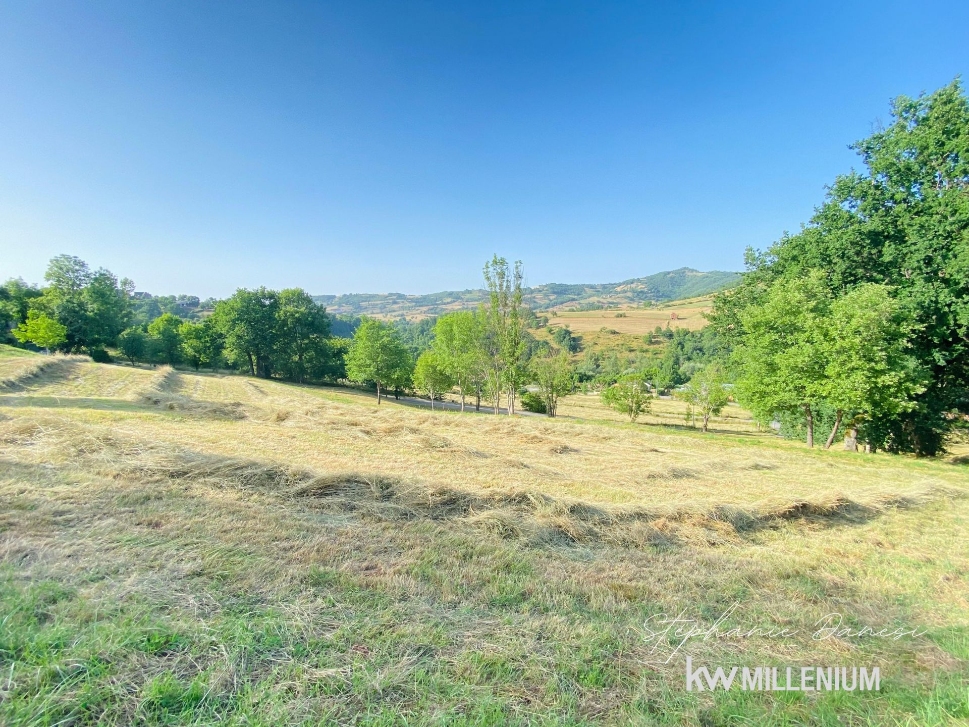 A vendre terrain à bâtir viabilisé 934 m2 à Marcillac-Vallon