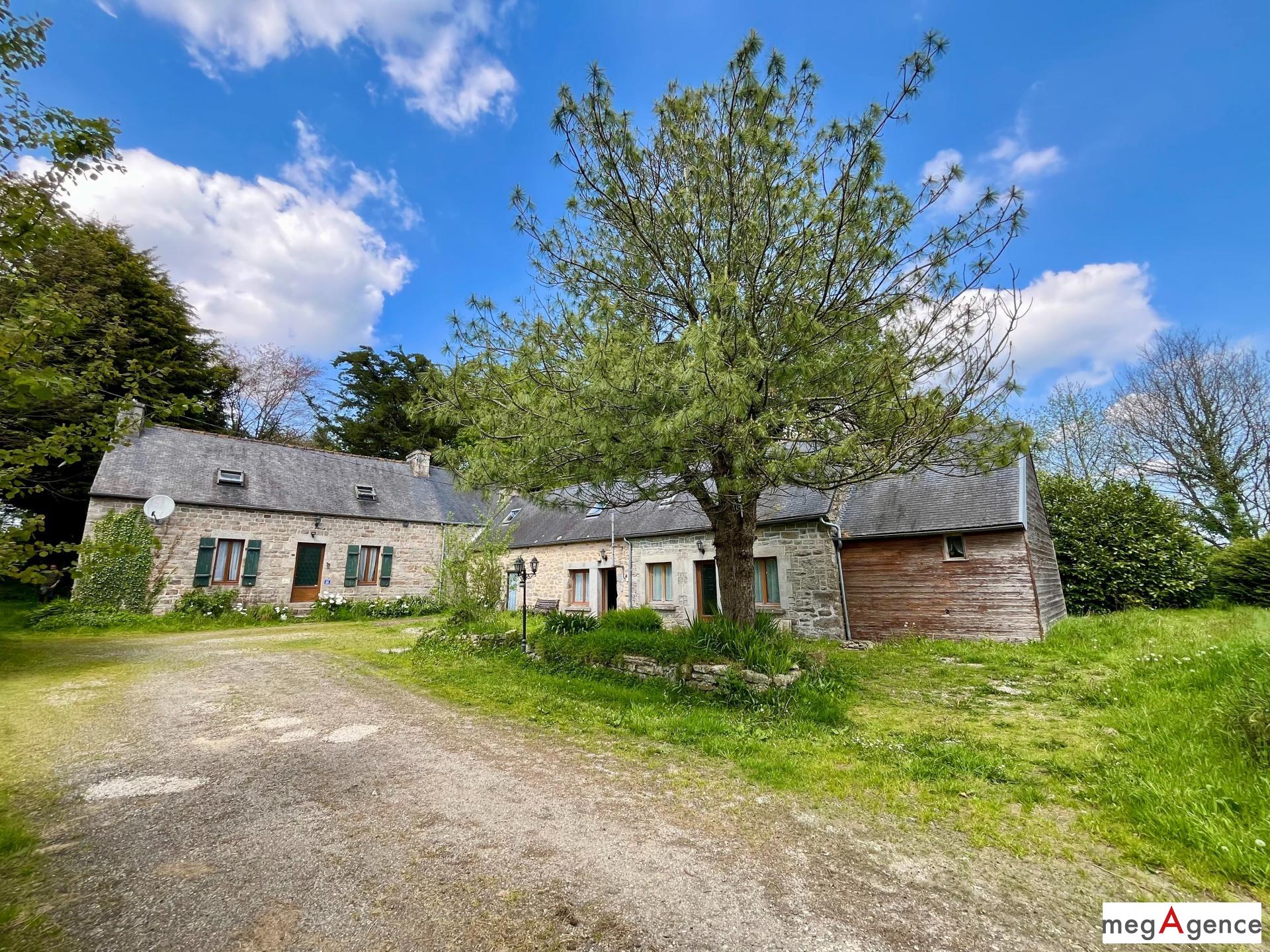 Maison principale et deux gîtes. 