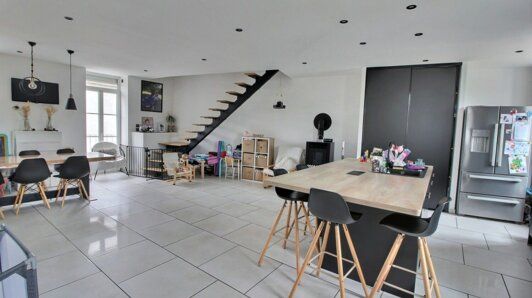 Maison 7 pièces 218 m²