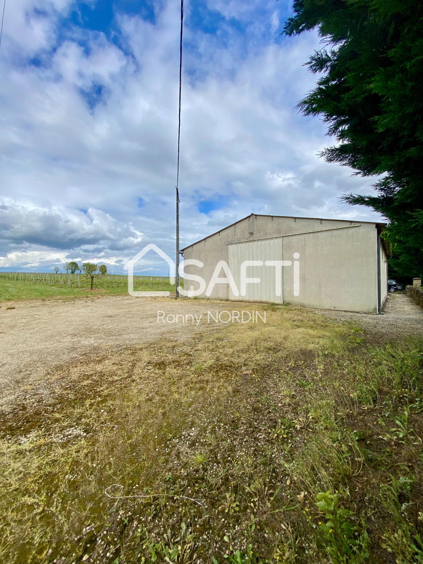 Hangar de 220 m2 et Terres