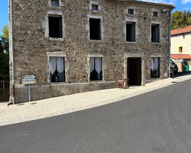 Maison en pierre détachée de montagne en Auvergne