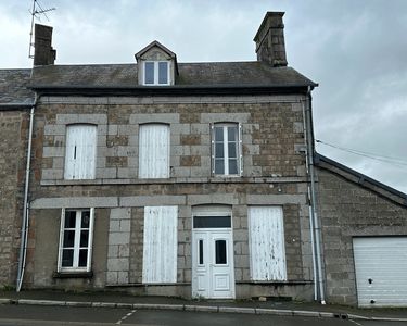 Maison de ville en pierre avec 3 chambres à distance de marche des commodités