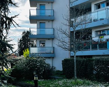 Location Appartement récent Meublé T2 Tassin la Demi Lune centre - idéalement situé - Garage box