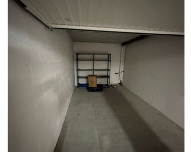 Box (stationnement d'un véhicule permis)
