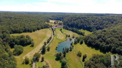 En Haute-Bourgogne, aux marches de la Champagne, une ancienne ab