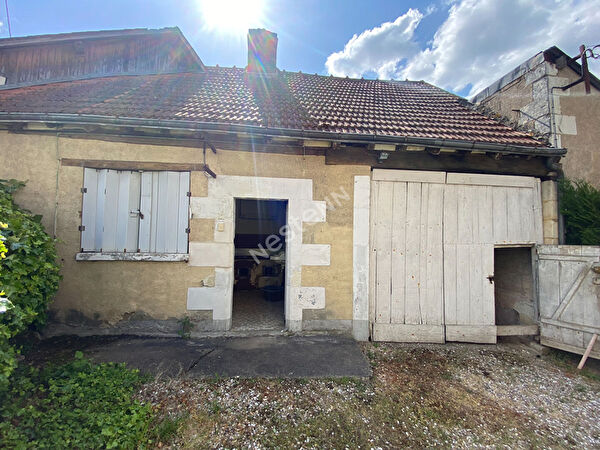 Grange de 70m2 environ plein-centre d'Ecueille (INDRE 36)