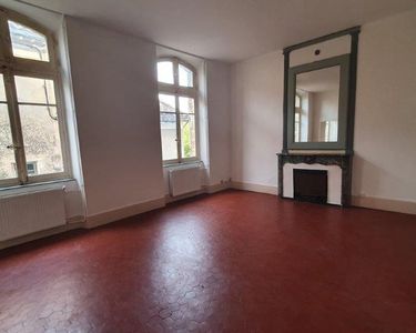 Appartement coeur de ville 83m2 dans immeuble ancien