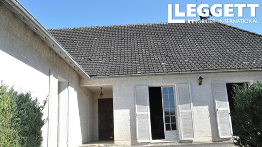 Maison individuelle de plain-pied de six chambres avec vue imprenable dans un hameau à 6 kms de Bra