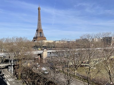 Appartement - de famille - étage élevé -vue Tour Eiffel - Seine