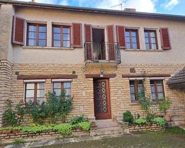 Maison avec terrasse et jardin