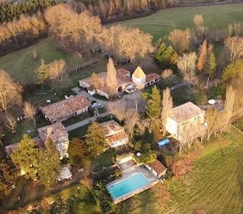 À Louer studio ca. 52 m2 au très beau domaine