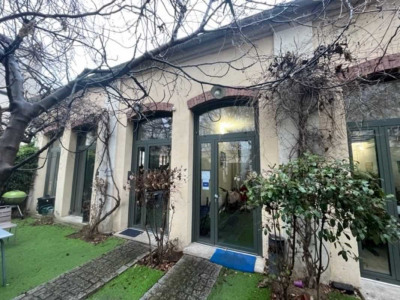 Immobilier professionnel Location Gentilly  96m² 3401€