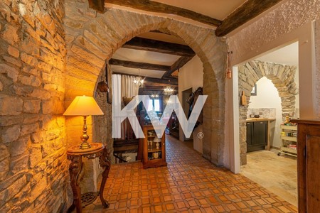 Maison de village médiéval ( 179m2) avec vue panoramique 