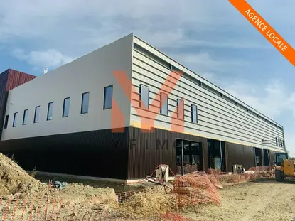 652 m2 ENTREPOT ET BUREAUX A VENDRE