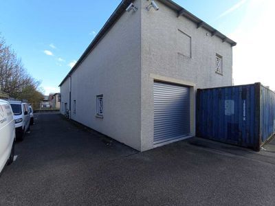 PETIT LOT DANS COPROPRIETE PROCHE DE NOMBREUX AXES - 150 m² non divisibles