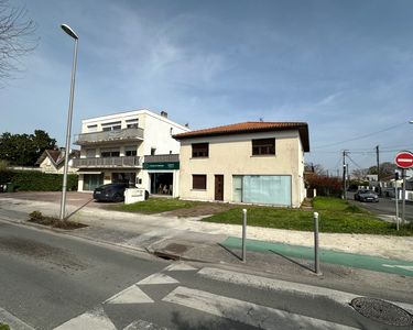 Local commercial / Bureaux 50 m2 - 3 pièces - parking et jardin - Quartier Sardine/Chiquet