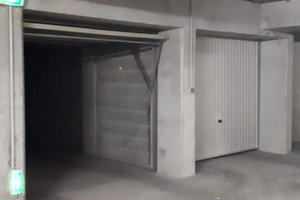 Garage hypercentre, entrée par la place des arts