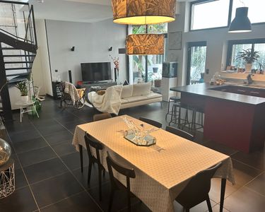 Appartement T3 style loft avec cour et terrasse