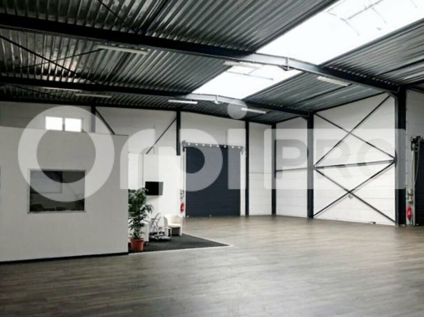 Immobilier professionnel Location Tourcoing  80m² 880€