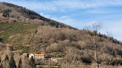 Hameau sur plus de 15ha Desges