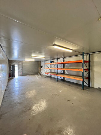 Angers Est Maze-Milon (49) local de stockage 100 m2